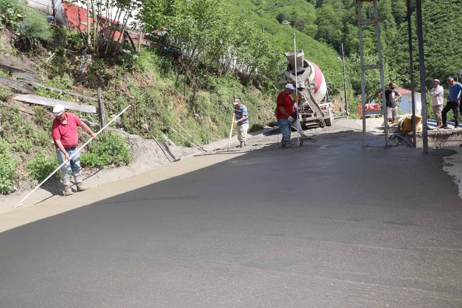 ALTINORDU’DA BETON YOL SEVİNCİ